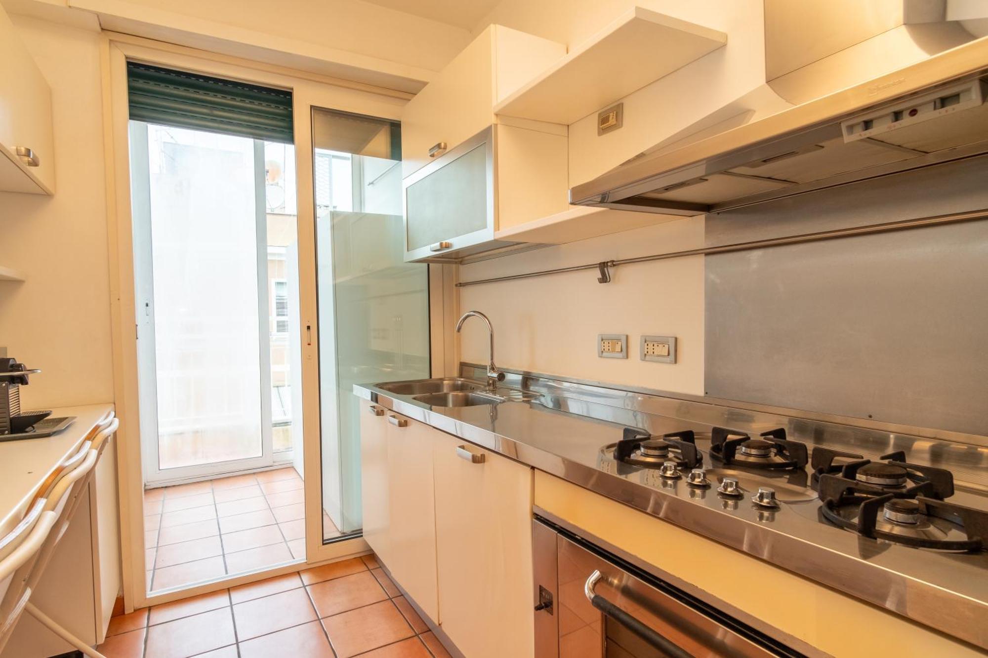Attic With Terrace And Jacuzzi - Luxury Apartment Rome Exterior photo