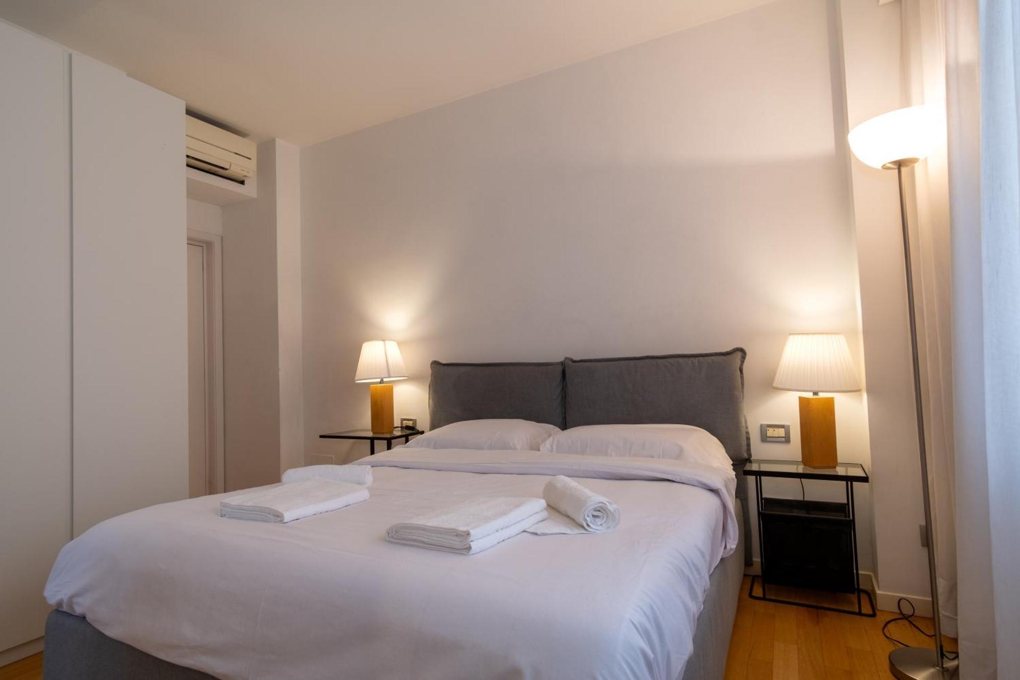 Attic With Terrace And Jacuzzi - Luxury Apartment Rome Exterior photo