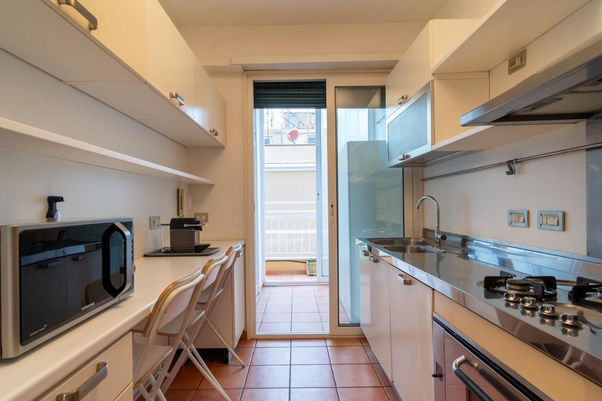 Attic With Terrace And Jacuzzi - Luxury Apartment Rome Exterior photo