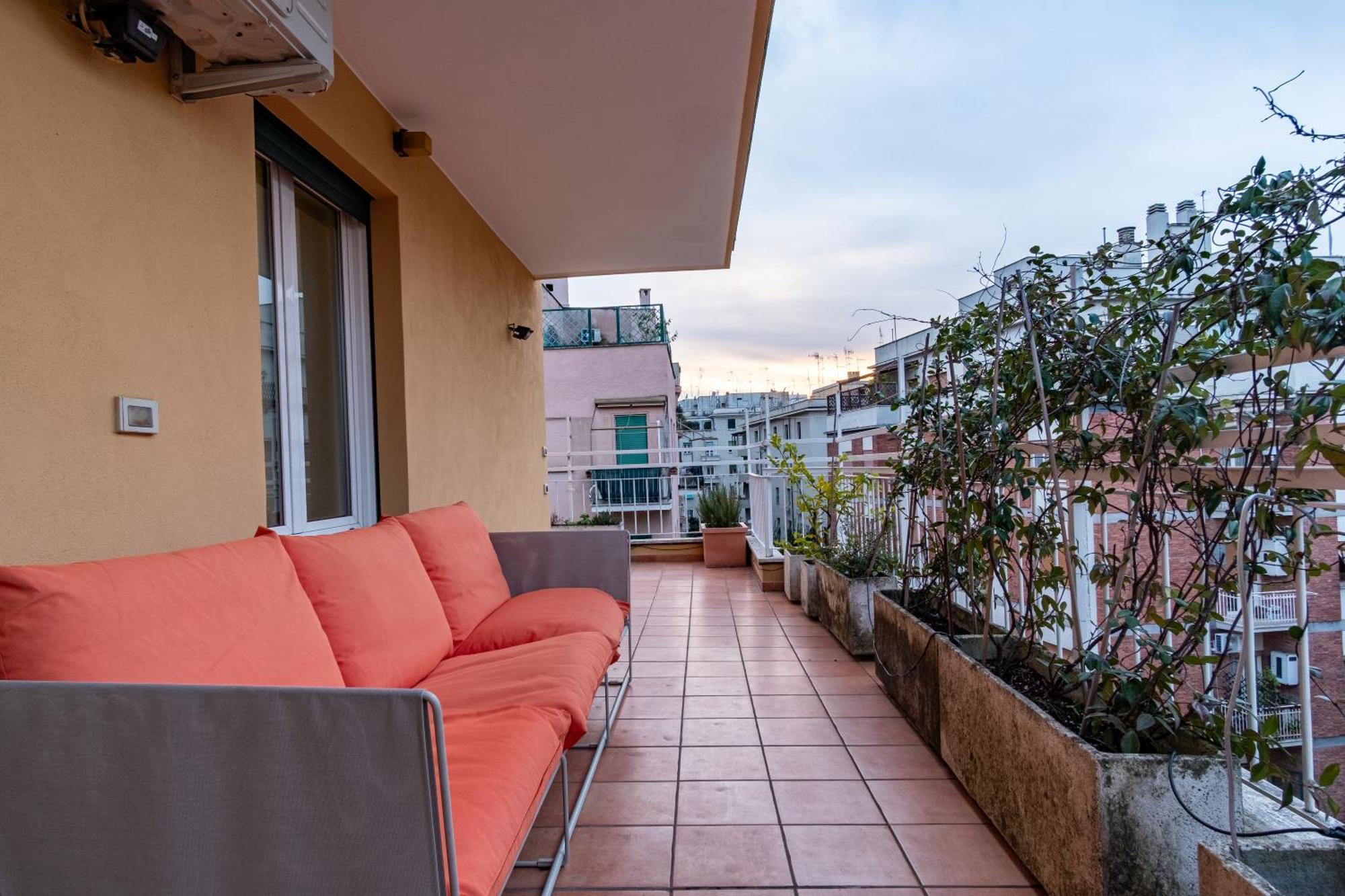 Attic With Terrace And Jacuzzi - Luxury Apartment Rome Exterior photo