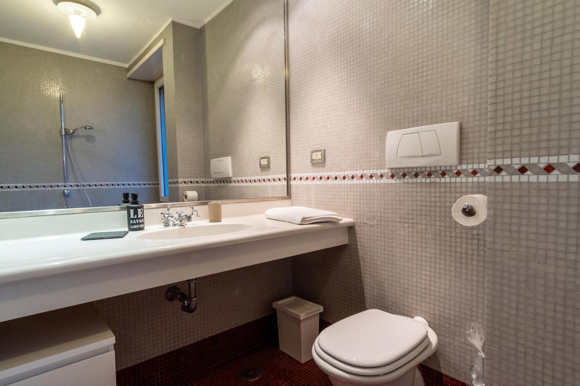 Attic With Terrace And Jacuzzi - Luxury Apartment Rome Exterior photo